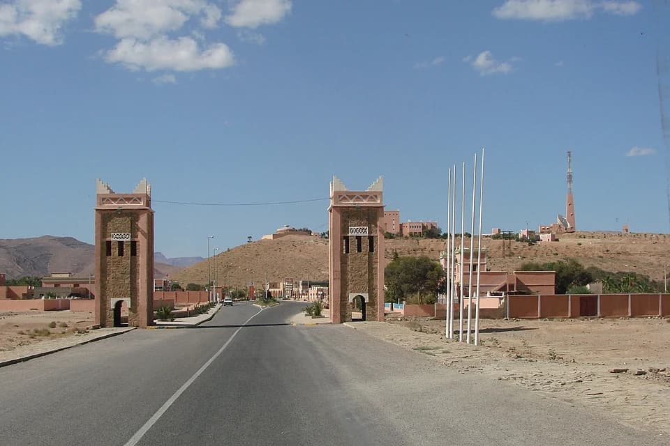 Porte historique de la ville de Tata